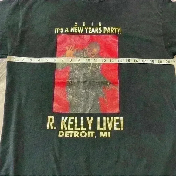 R. Kelly Shirt Mens L Black Concert 2016 New Year Party Detroit Graphics Gildan - Picture 5 of 8